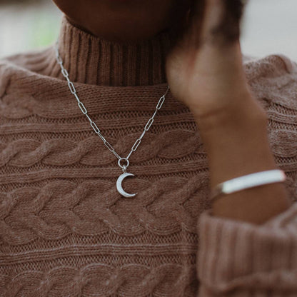 Crescent Moon Trace Chain Necklace